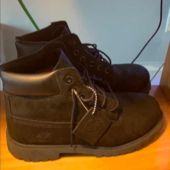 Kids black Timberland Boots - Picture 2 of 4